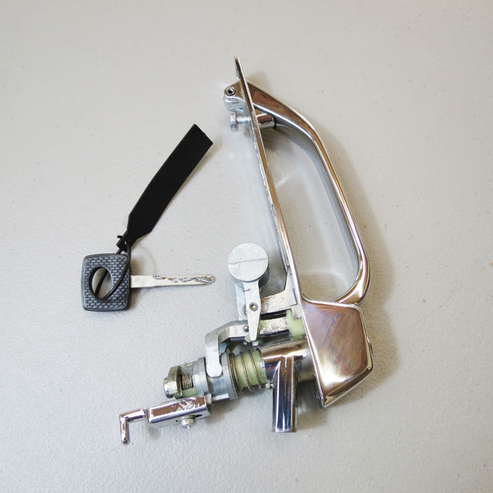 72-3138r-1 OUTSIDE DOOR HANDLE ASSY. W/KEY